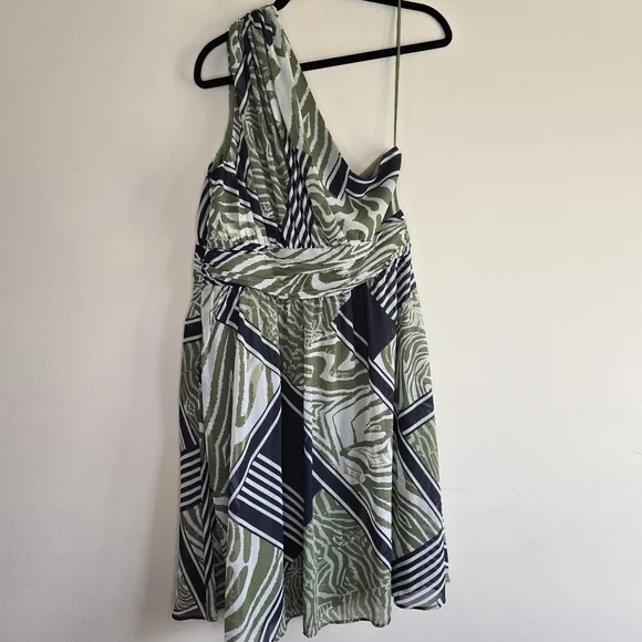 BANANA REPUBLIC FACTORY One-Shoulder Draped Green Patterned Dress - Picture 9 of 13